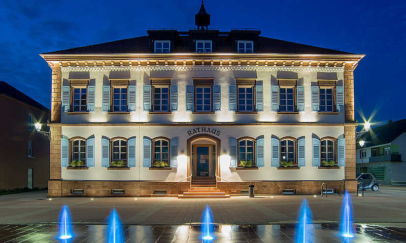 Rathaus Ringsheim beleuchtet © Gemeinde Ringsheim